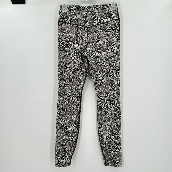 Nike One Dri-Fit Tight Fit MidRise Leopard Print 7/8 Leggings Women’s Size Small - Picture 2 of 10